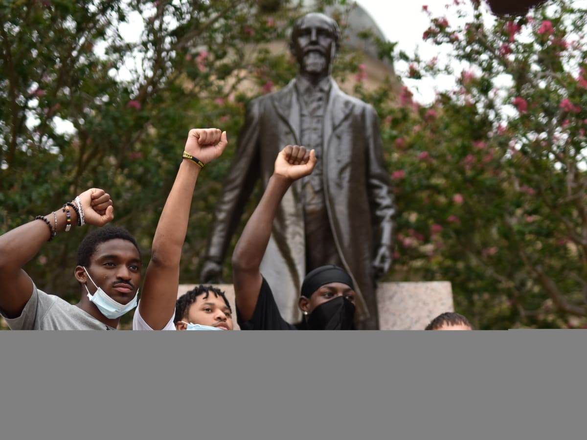 Texas A M Athletes Remove Sullivan Ross Statue Sports Illustrated