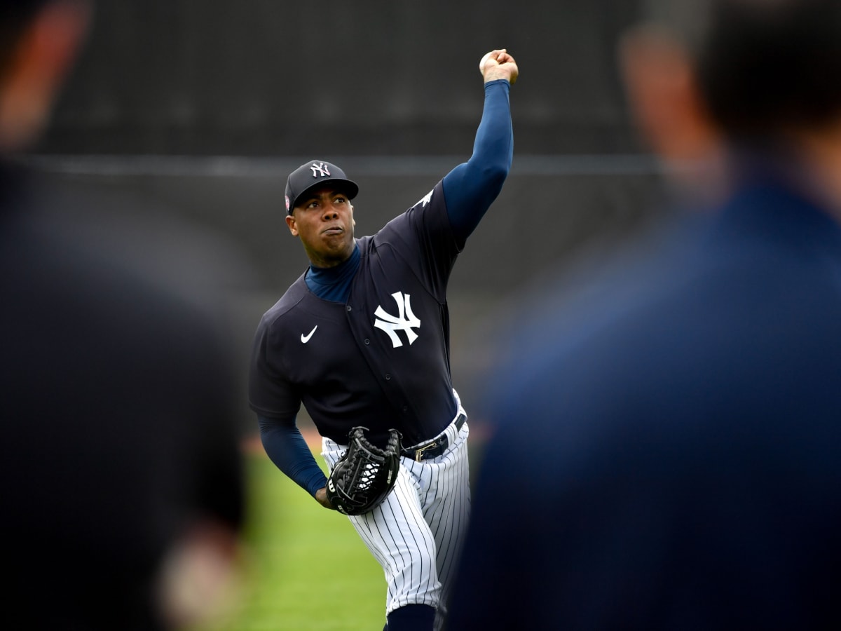 Aroldis Chapman returns to Yankees' spring training after family