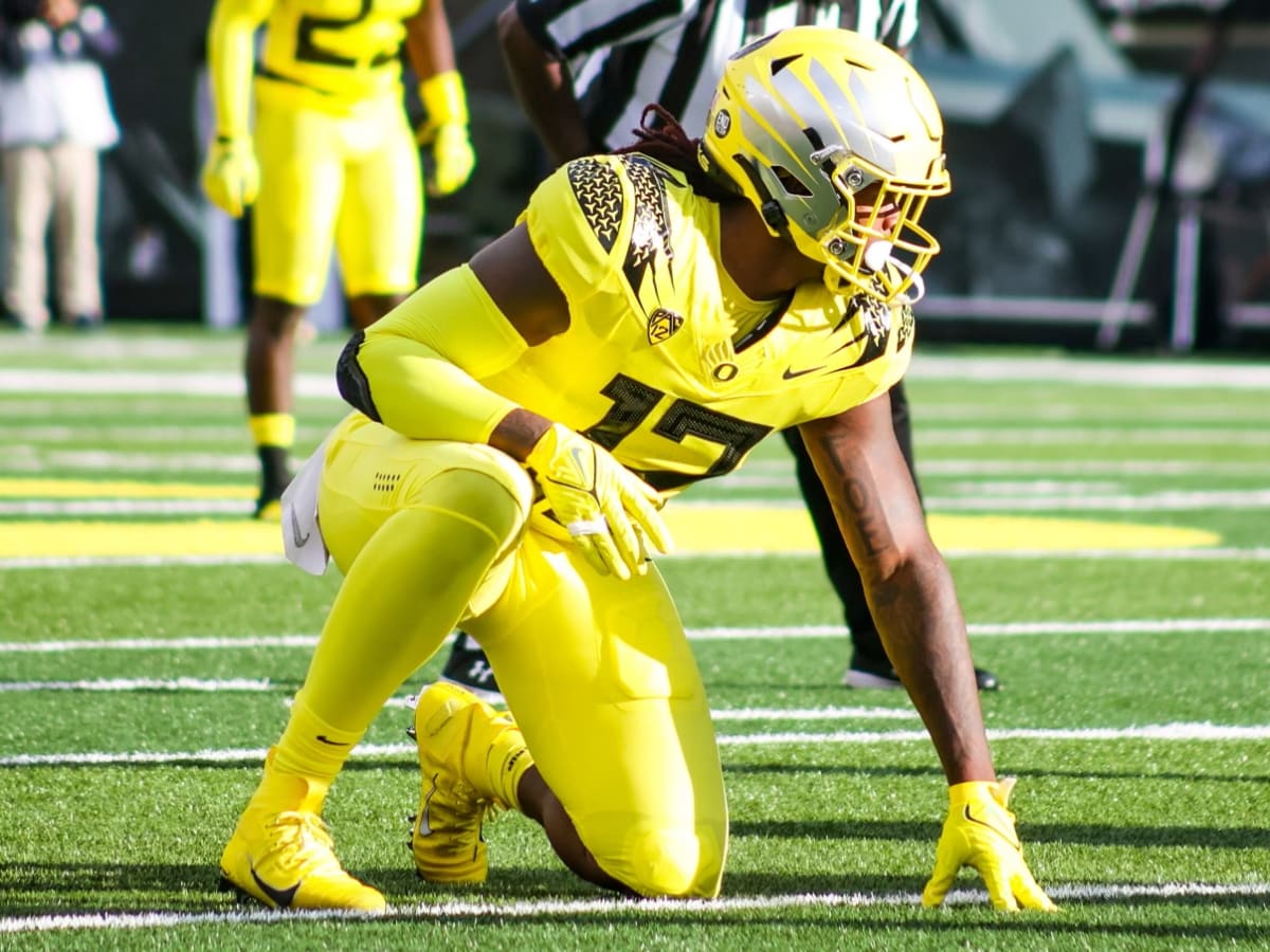 Oregon Ducks Football Defensive End Kayvon Thibodeaux Named Pro Football  Focus' Pac-12 Defensive Player of the Year - Sports Illustrated Oregon  Ducks News, Analysis and More