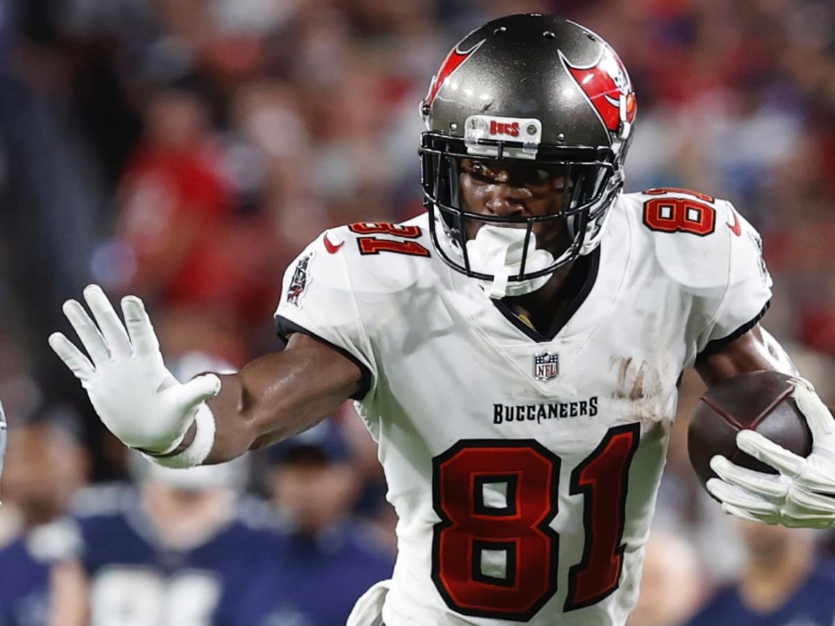 Bucs Place WR Antonio Brown Covid List, Bucs vs. Rams Roster Moves
