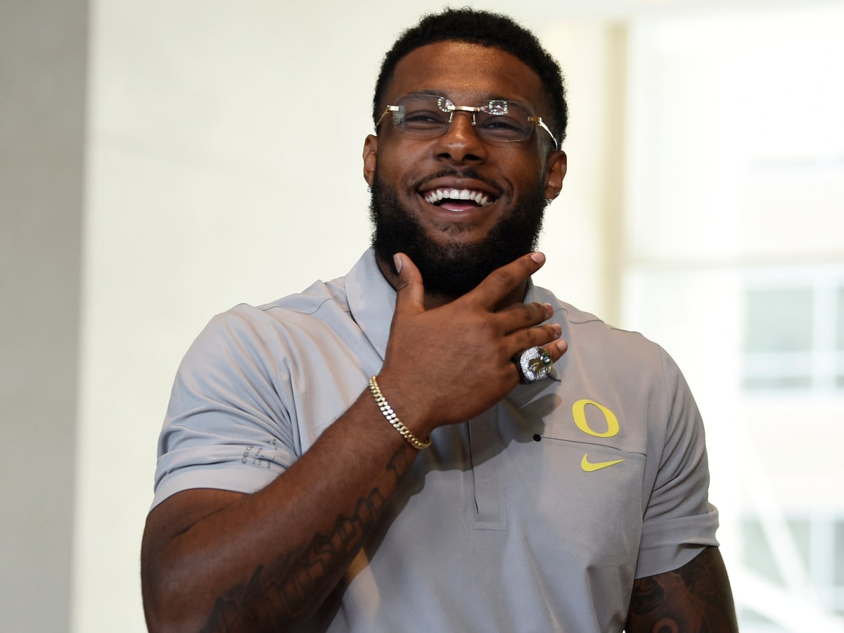 Watch: Former Oregon Ducks' star Kayvon Thibodeaux surprises his