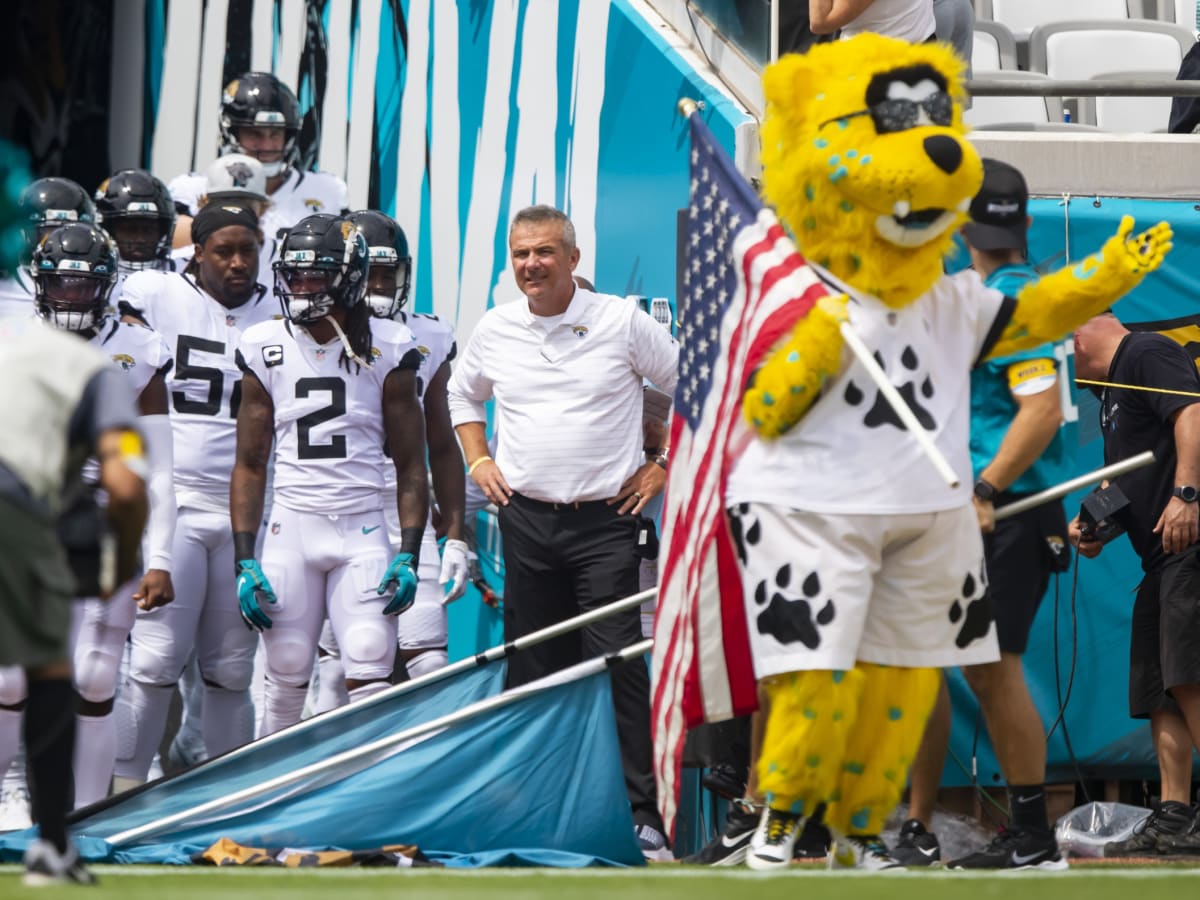 Jacksonville Jaguars mascot gets pelted with paintballs after