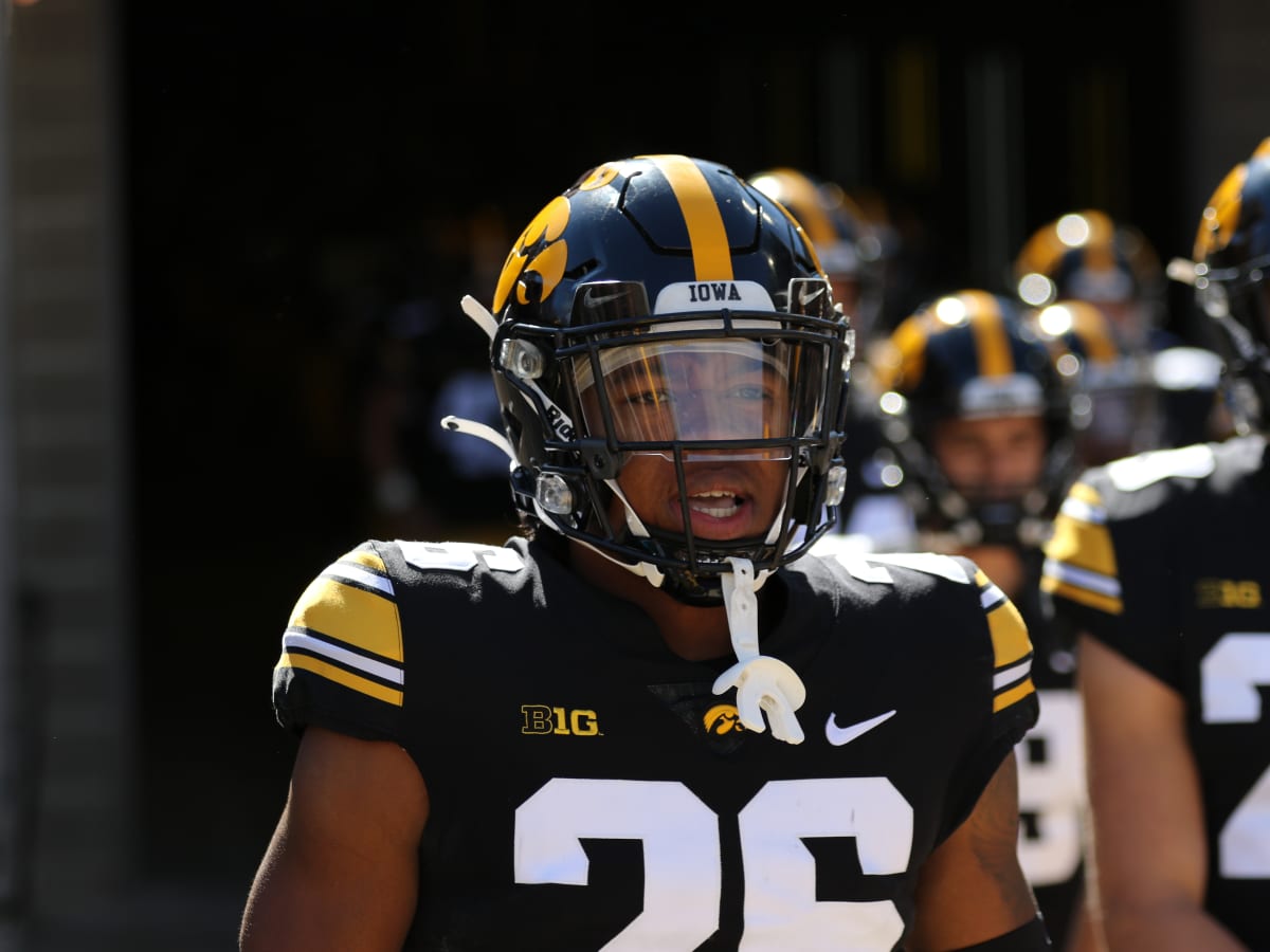 Pro Football Focus has Iowa Hawkeyes' Kaevon Merriweather in a class of his  own