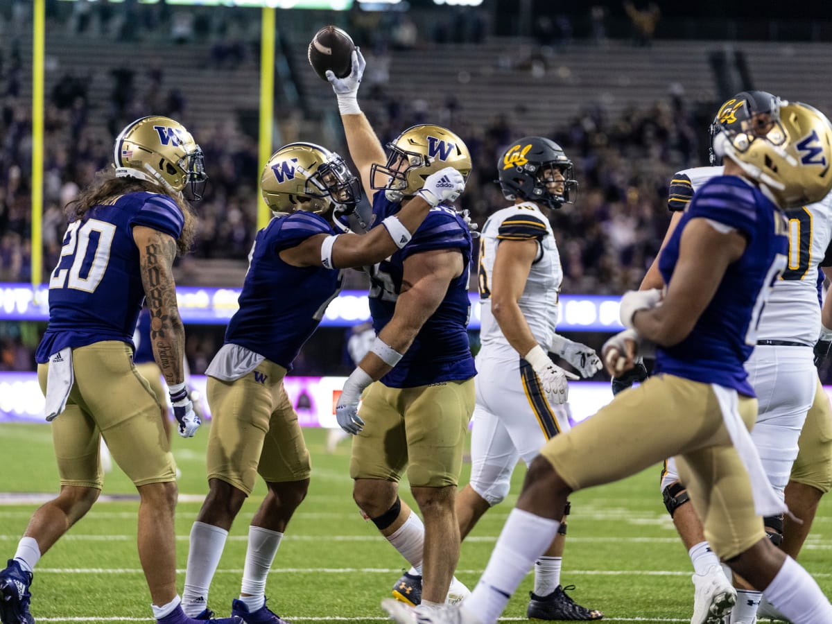 Washington Huskies defensive back Kyler Gordon looks on during an