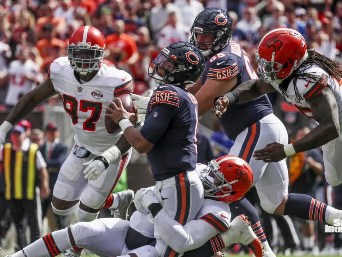 Chicago Bears offense falls flat in Justin Fields' debut - Sports  Illustrated Chicago Bears News, Analysis and More