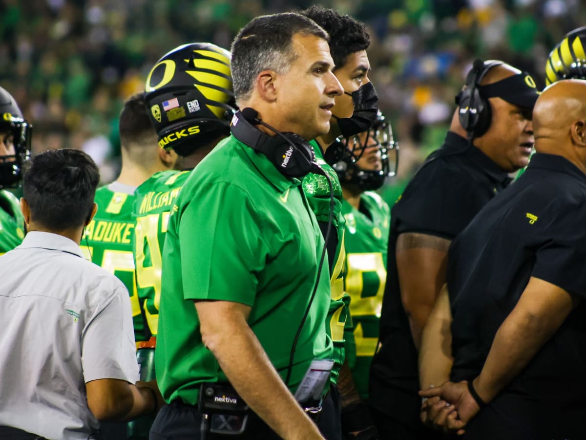 Oregon Ducks offensive lineman T.J. Bass signs as undrafted free