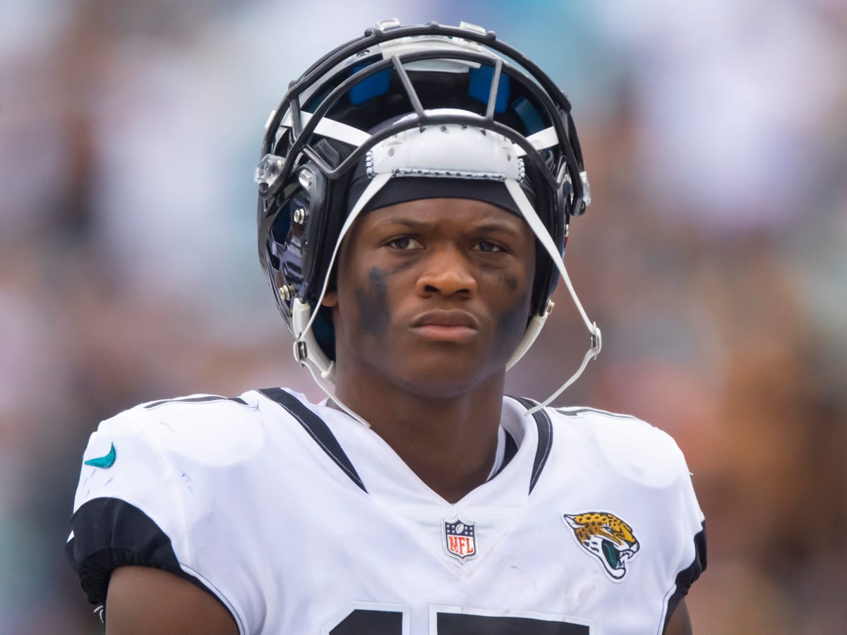 Jaguars WR Chark sidelined with broken finger on right hand