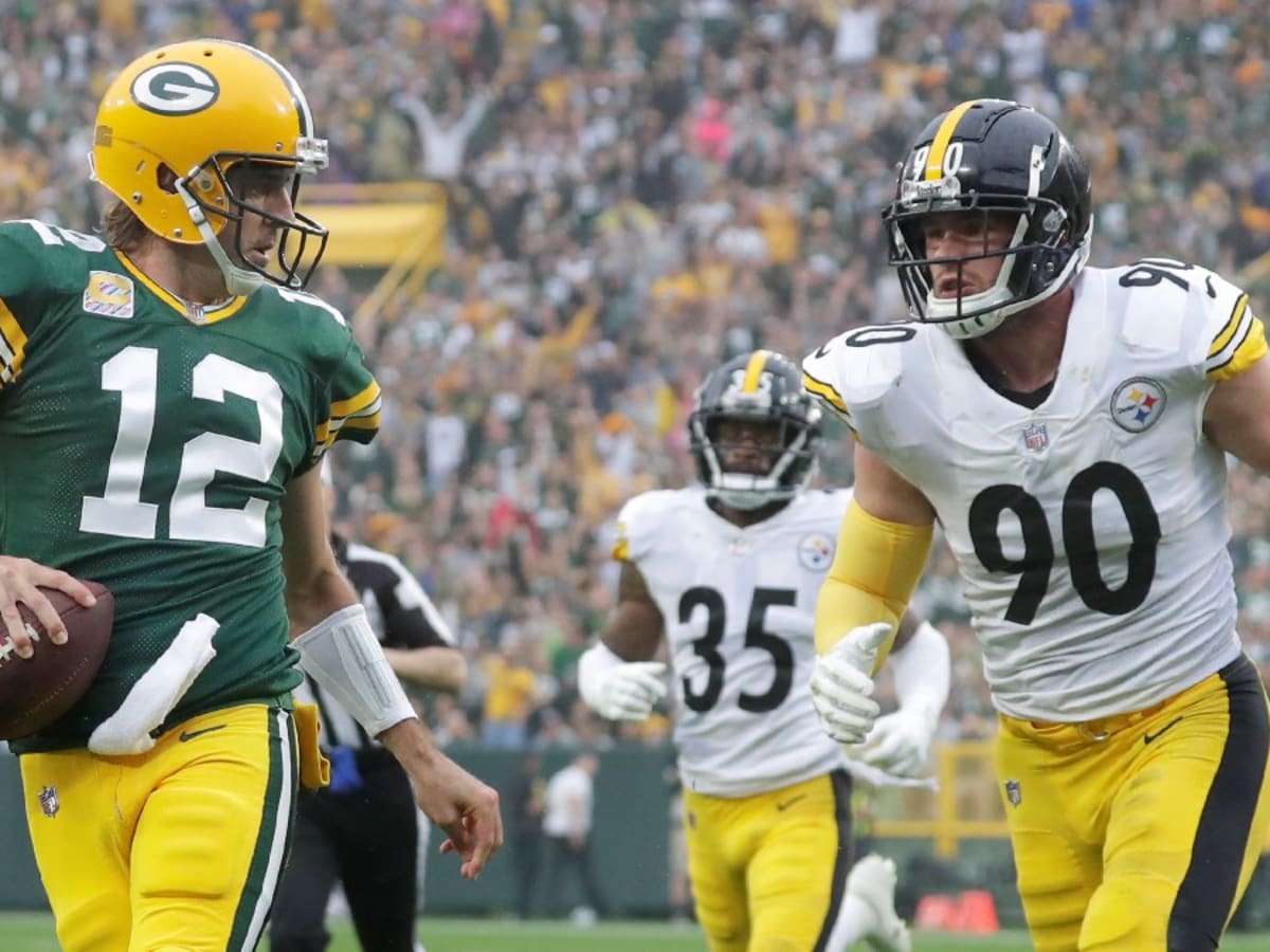 Packers lineman Kenny Clark surrounded by youngsters