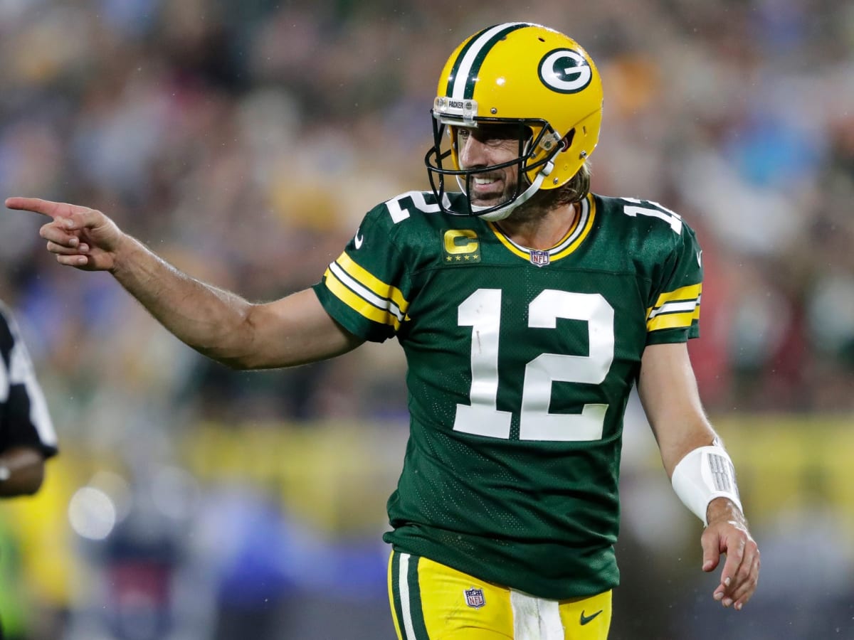 Packers QB Aaron Rodgers snaps uncharacteristic streak, bests