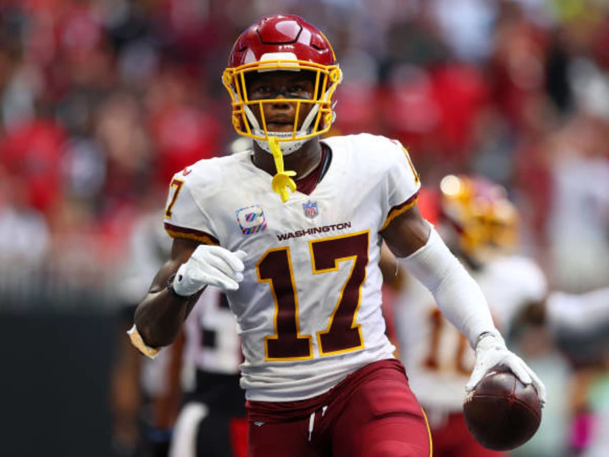 Washington Commanders wide receiver Terry McLaurin (17) runs