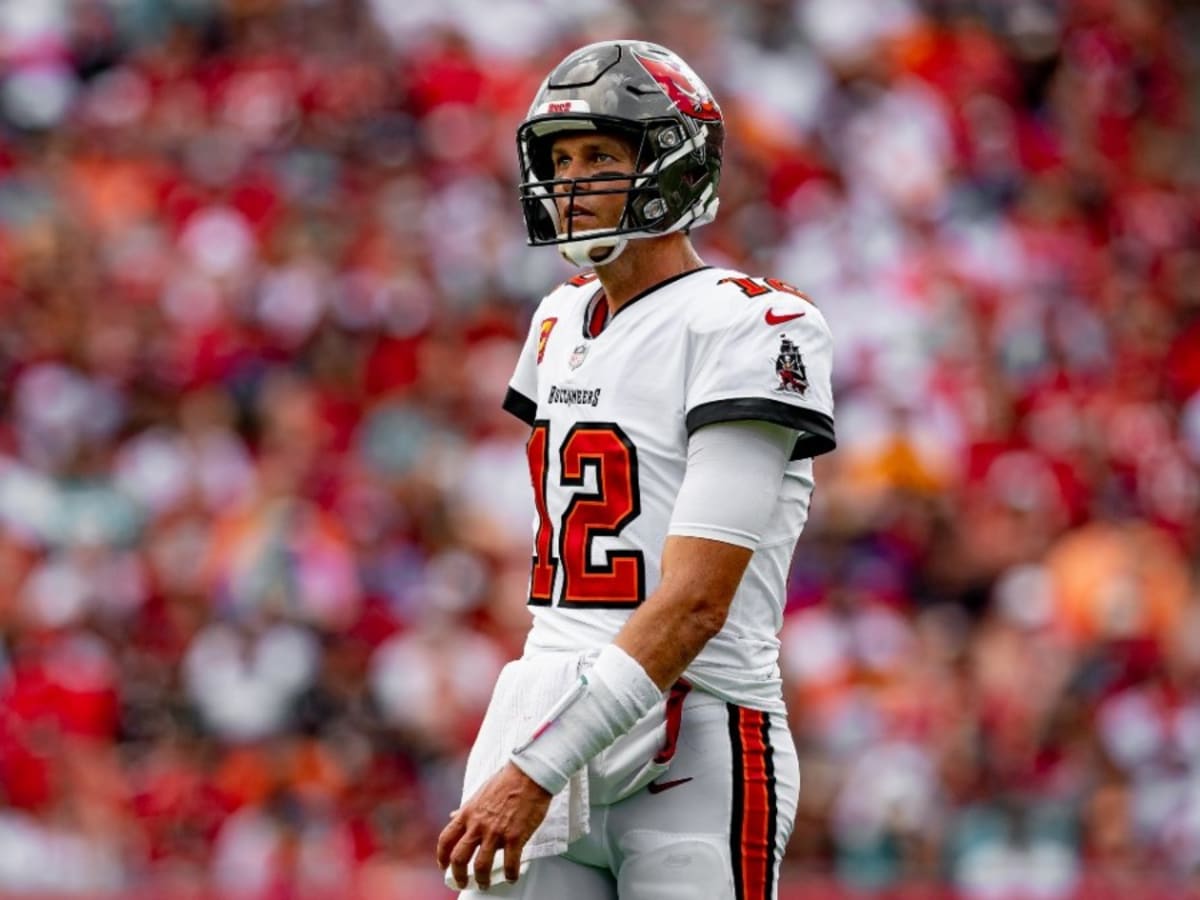 Brady's 5 TD passes account for Bucs' 45-17 win over Dolphins