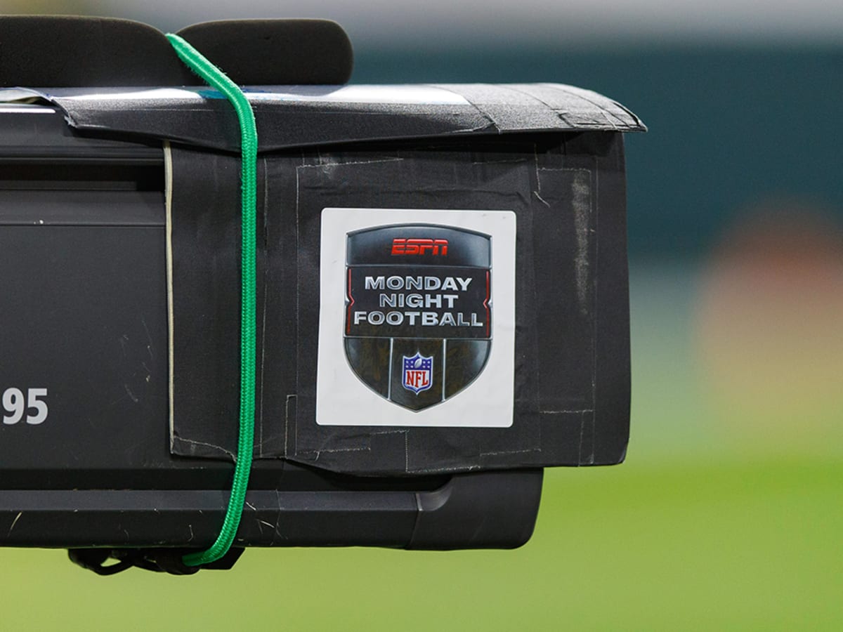 ESPN Presents and Surrounds the Monday Night Wild Card Matchup