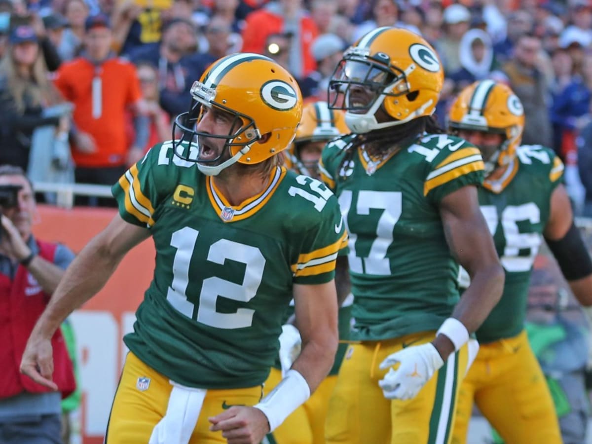 Rodgers Throws 2 TDs, Runs for 1 as Packers Beat Bears 24-14, Chicago News