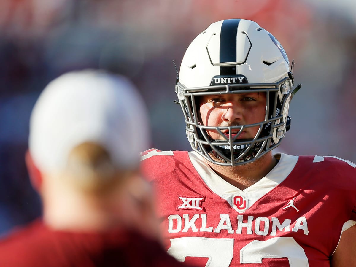 OU lineman love Hooters - The Lost Ogle