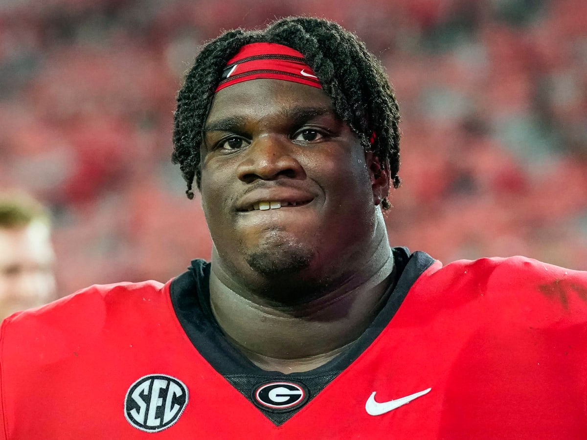 UGA legend Jordan Davis throws out first pitch for Braves