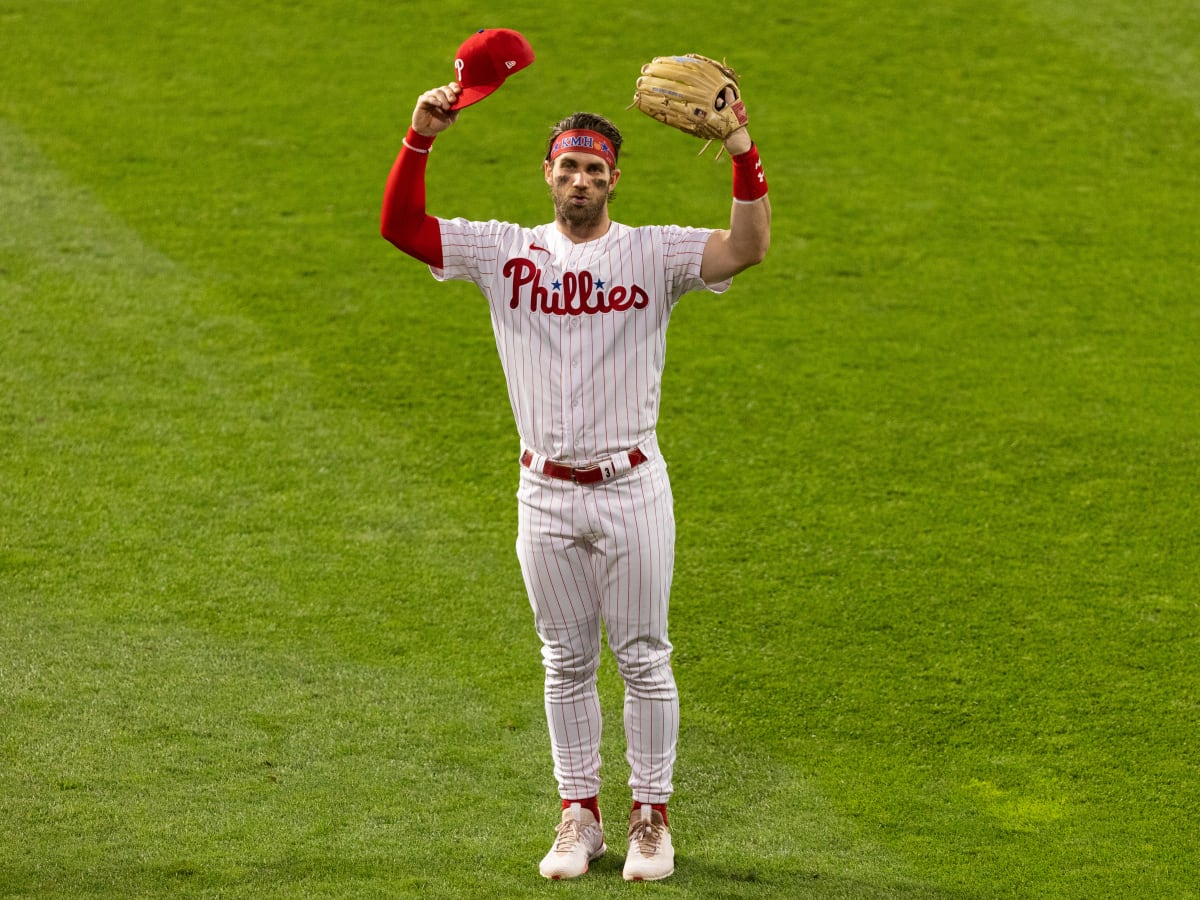 Bryce Harper of Washington Nationals signs jersey for Stan Musial - ESPN