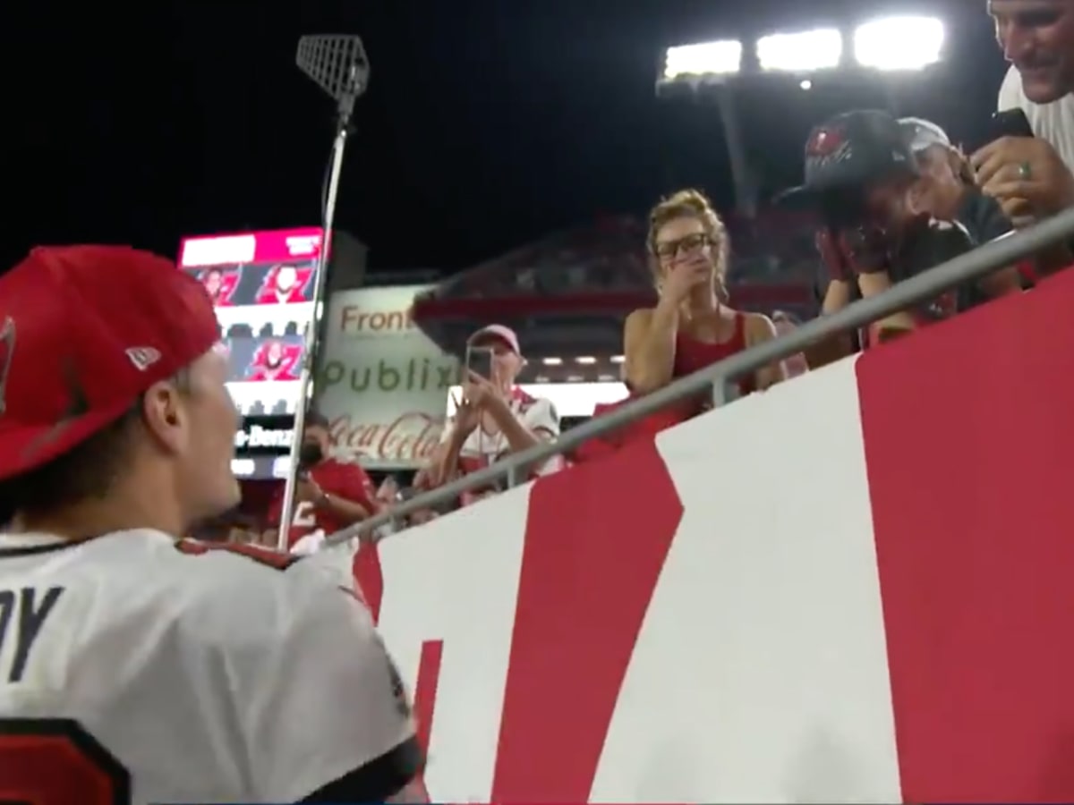 Tom Brady greets, hugs 8-year-old cancer patient from Maine