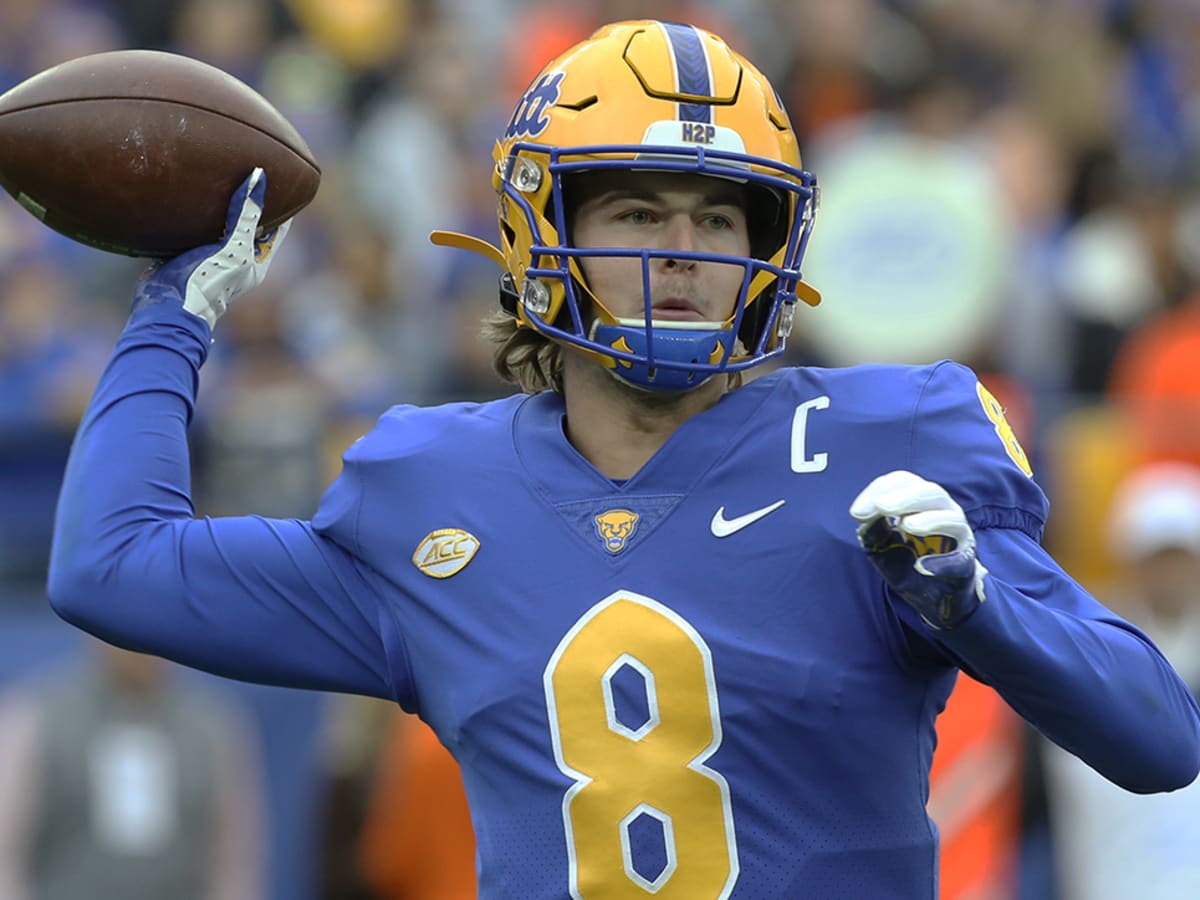 Steelers Take Kenny Pickett, First QB Off Board in 2022 NFL Draft - Sports  Illustrated