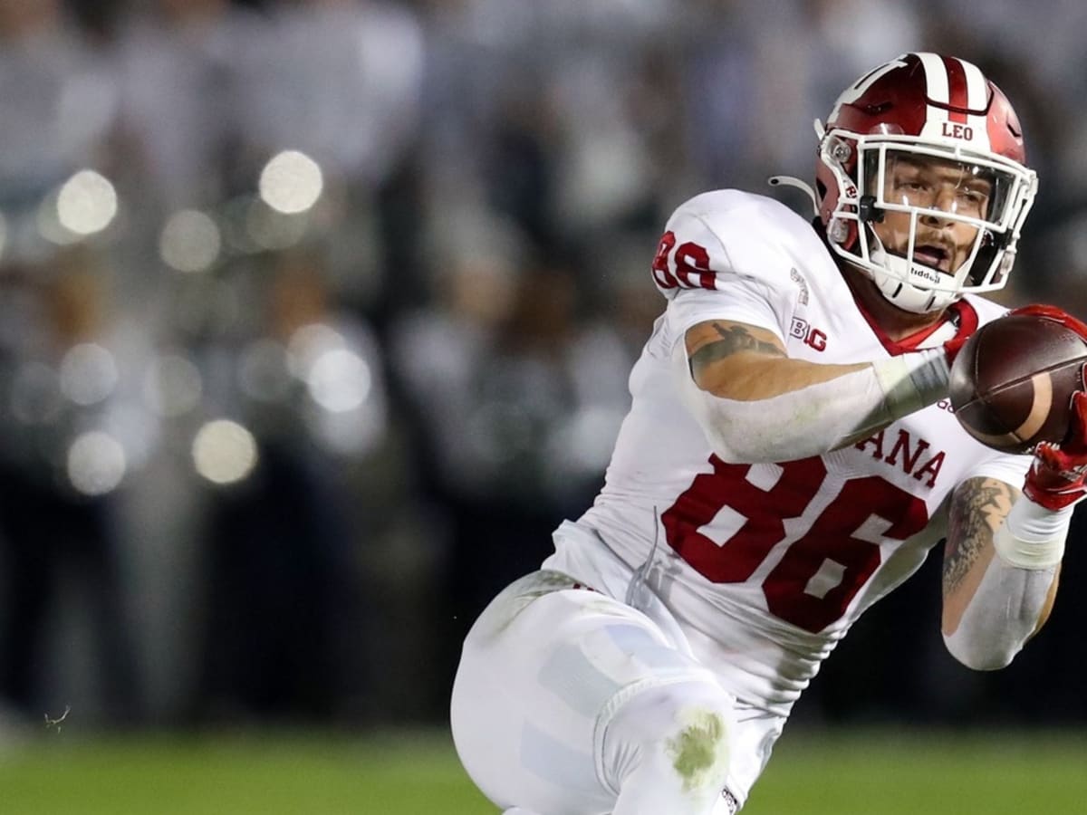 WATCH: Former Indiana Tight End Peyton Hendershot Catches First