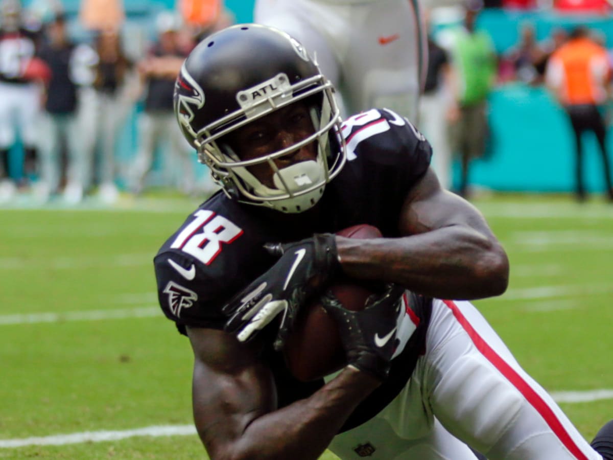 Calvin Ridley helps Falcons unveil 2020 uniforms 