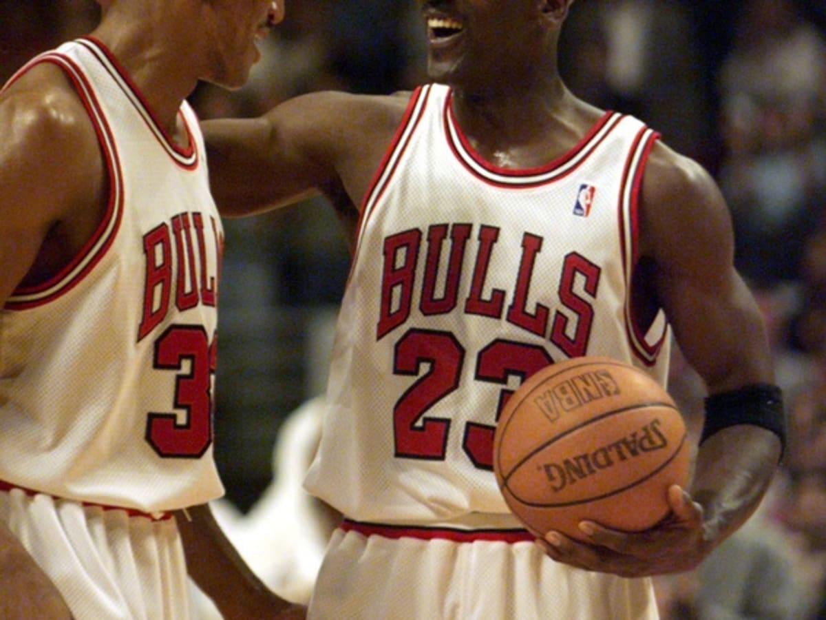 Jayson tatum pulled up in michael jordan bulls 3-peat shirt