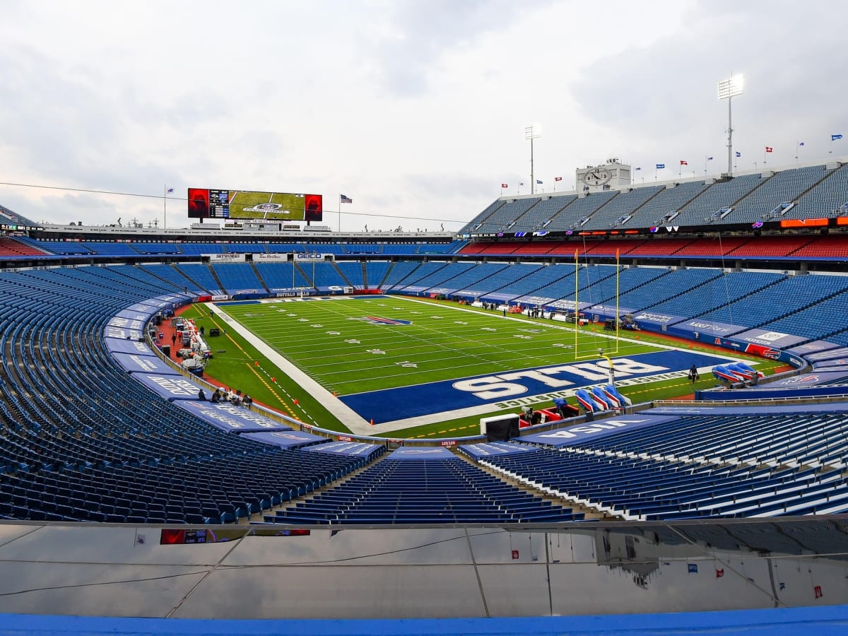 Brunette woman gets destroyed by two men wearing Bills jerseys. : r/ buffalobills