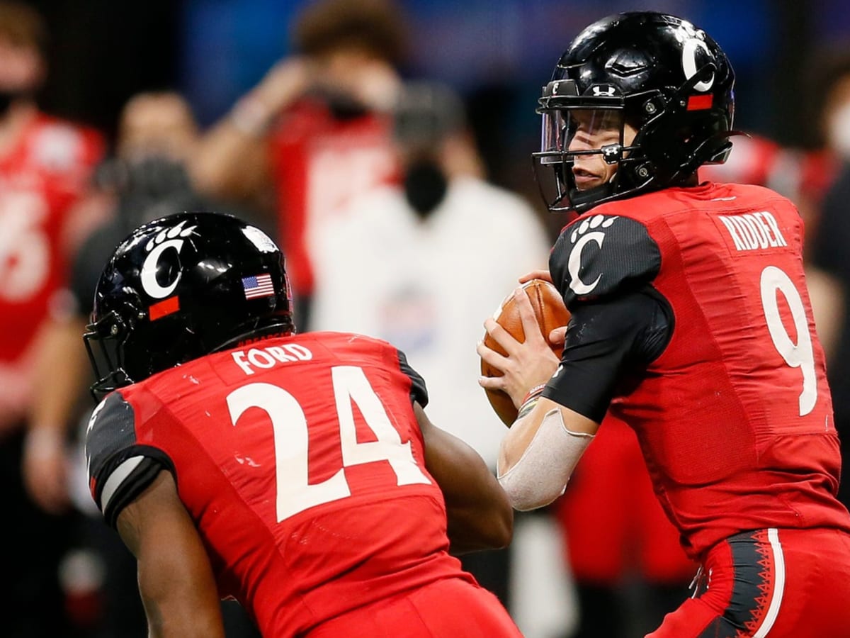 2022 NFL Combine Check-In: Jerome Ford Performs in Front of NFL Evaluators  - All Bearcats