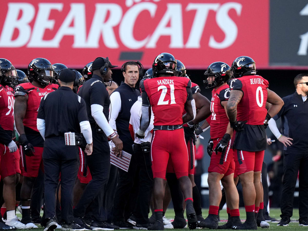 Cincinnati Football on X: The #Bearcats offense breaking in the new  #Nippert2015 @UAFootball homecoming uniforms at practice today!   / X