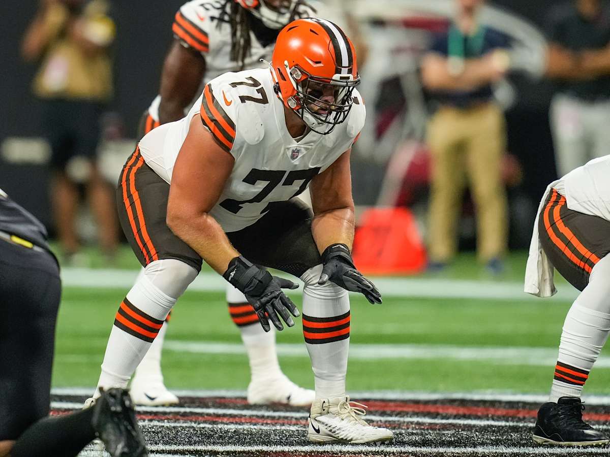 Cleveland Browns guard Wyatt Teller, 2021-2022 