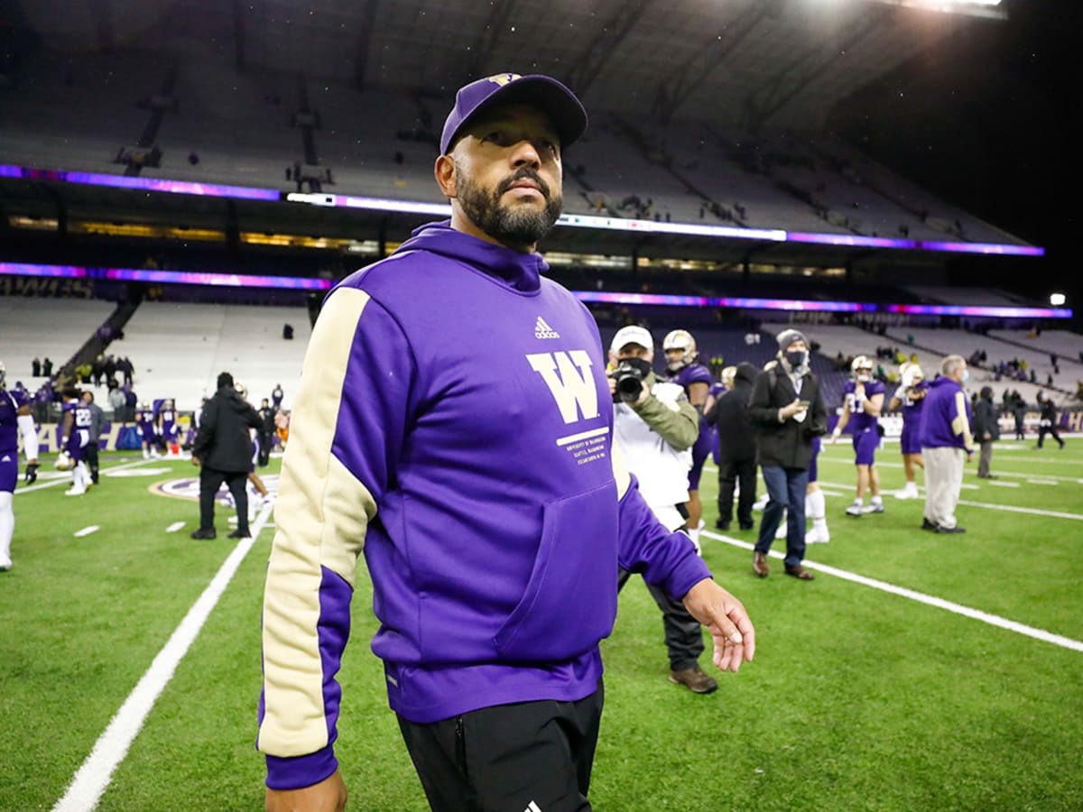 Watch: Washington coach Jimmy Lake incident with player; A.D. issues  statement - Footballscoop