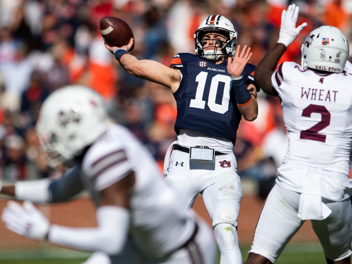 Arlington, TX U.S. 31st Aug, 2019. A Auburn Tigers quarterback Bo Nix (10)  game stats 13 for 31 for 177 yards and 2 touchdowns rolls out of the pocket  during the NCAA