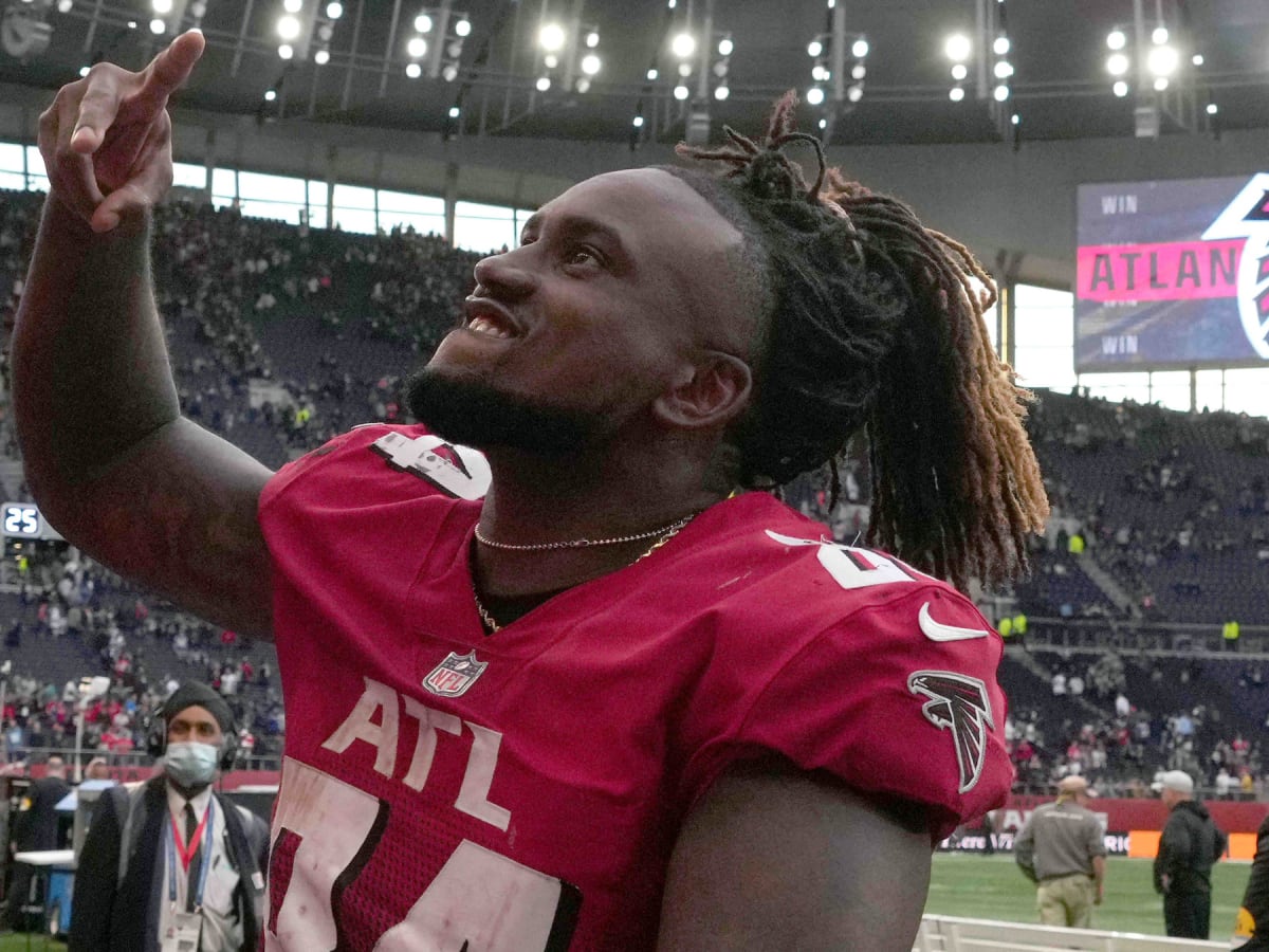 Cordarrelle Patterson hurdles on stellar run for the Atlanta