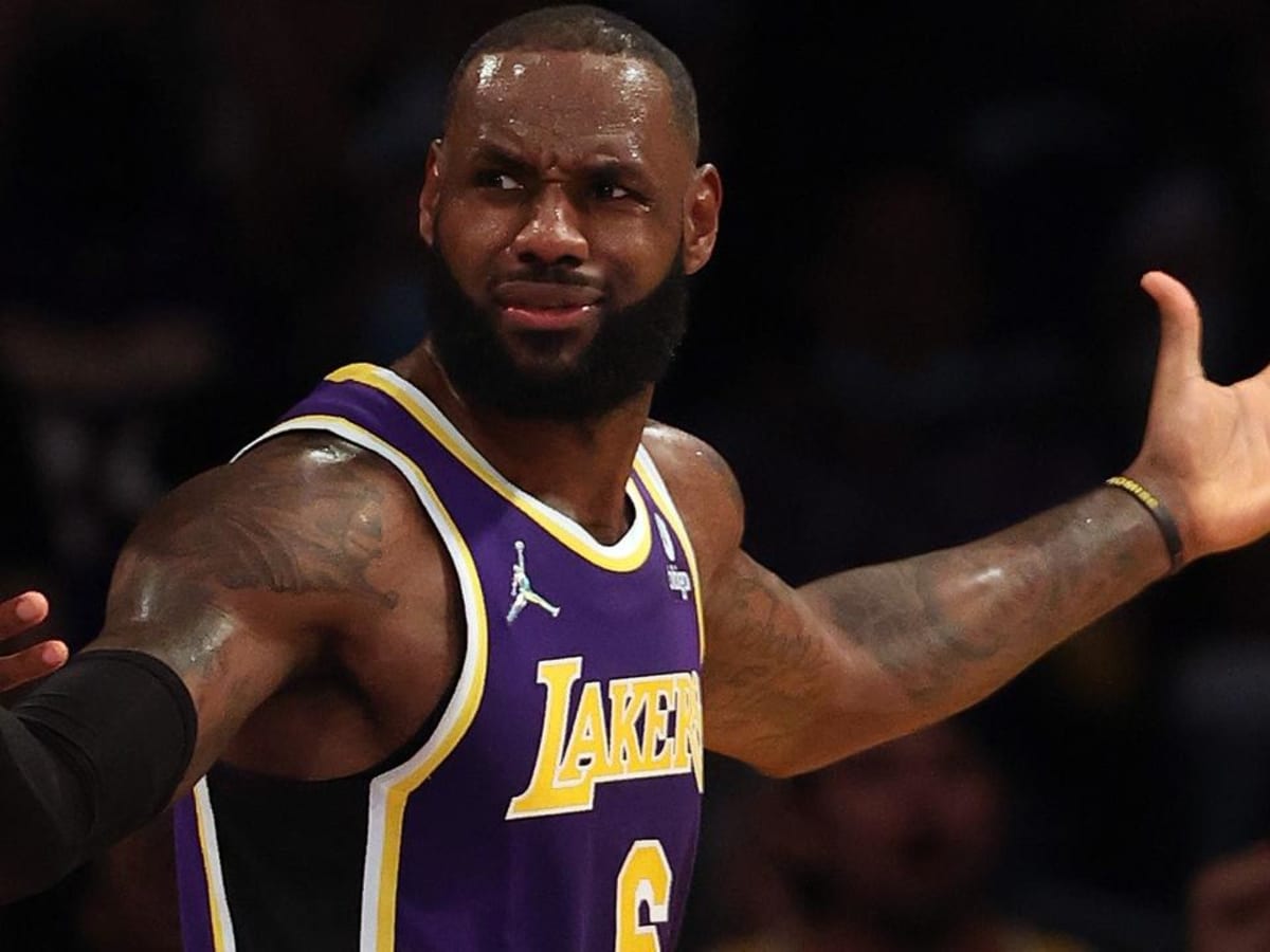 LeBron James ejected for punch to Isaiah Stewart's eye; Lakers, Pistons  players repeatedly separated 