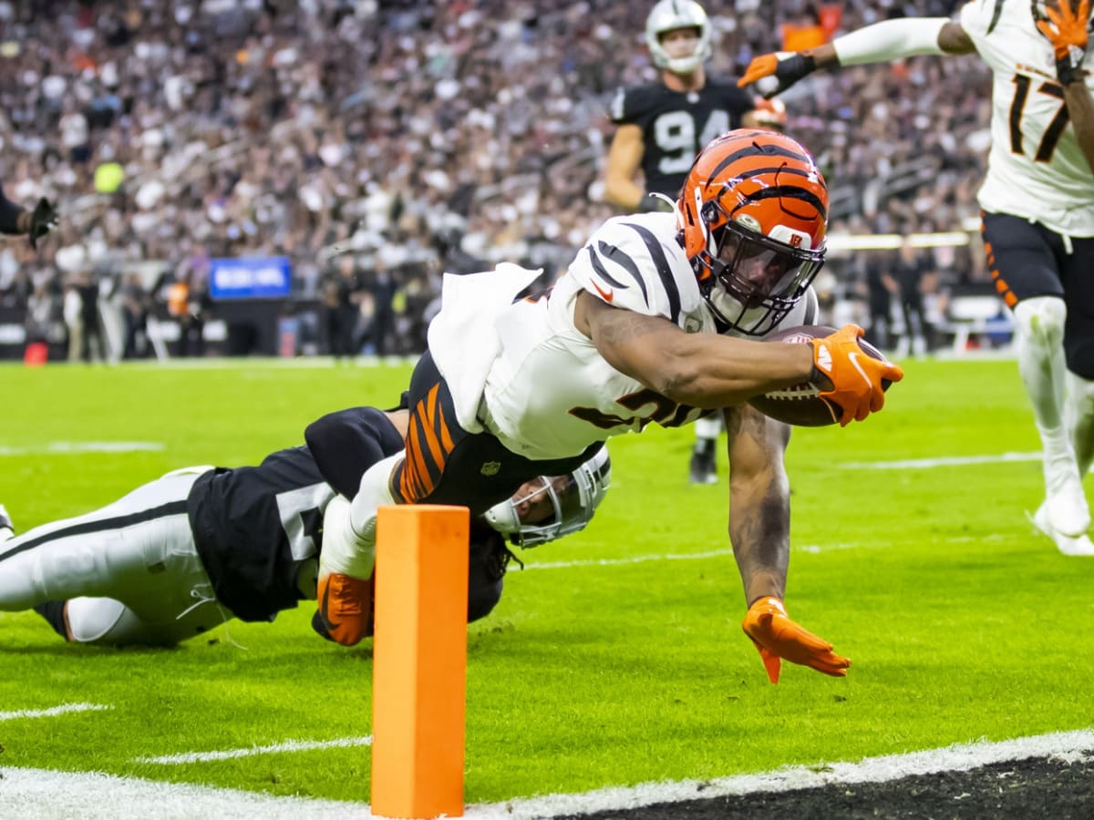 Burrow sacked, Bengals pummeled by Browns in 32-13 loss