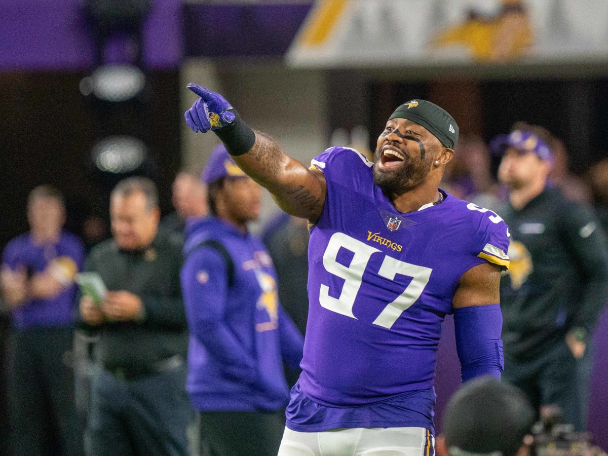 Vikings' Everson Griffen 'getting the care he needs' after refusing to  leave home