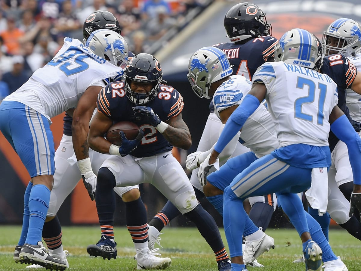 Chicago, Illinois, USA. 11th Nov, 2018. - Lions #33 Kerryon Johnson in  action during the NFL Game between the Detroit Lions and Chicago Bears at  Soldier Field in Chicago, IL. Photographer: Mike