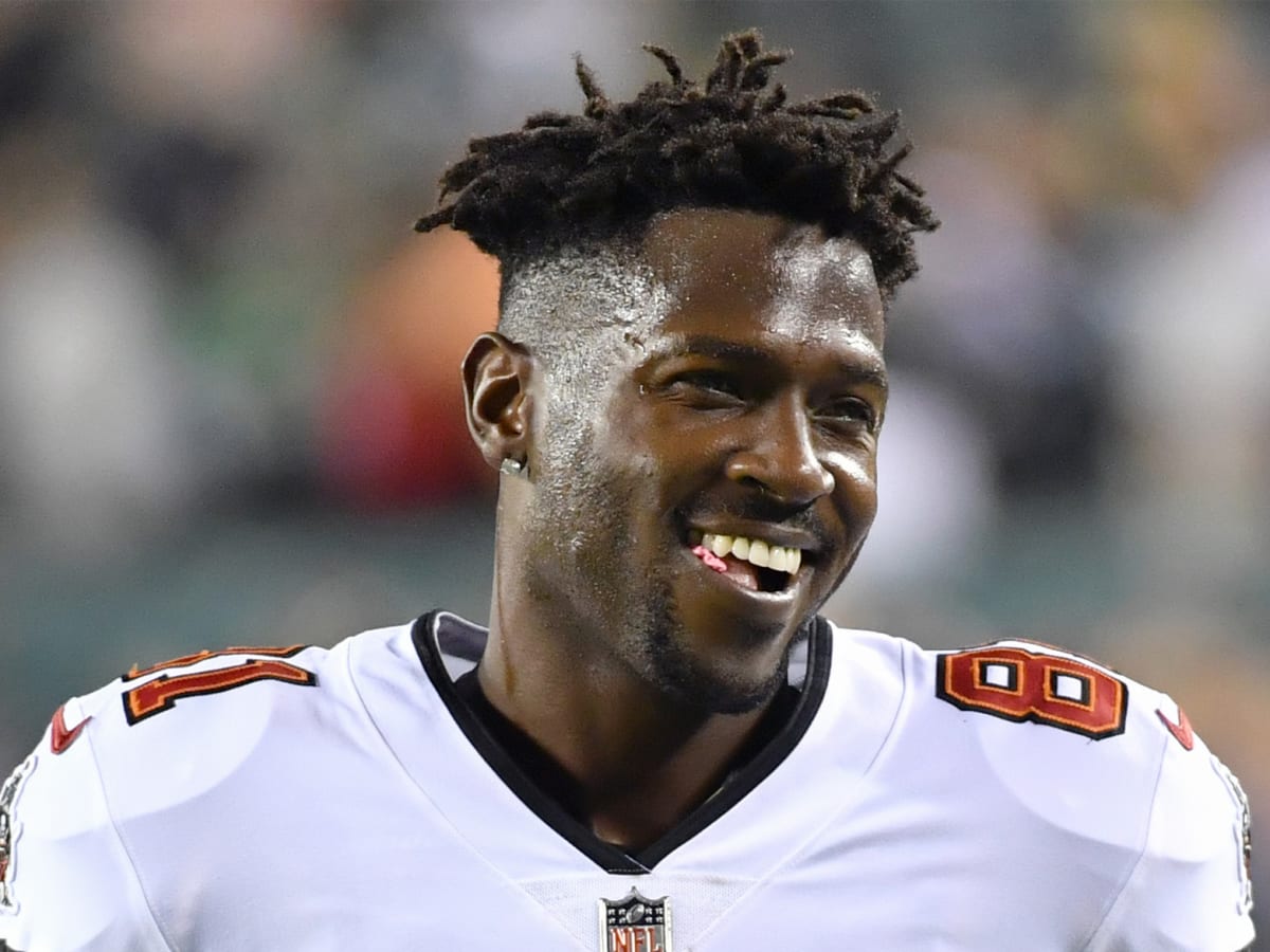 Antonio Brown can expect to draw fine for pink mouthguard