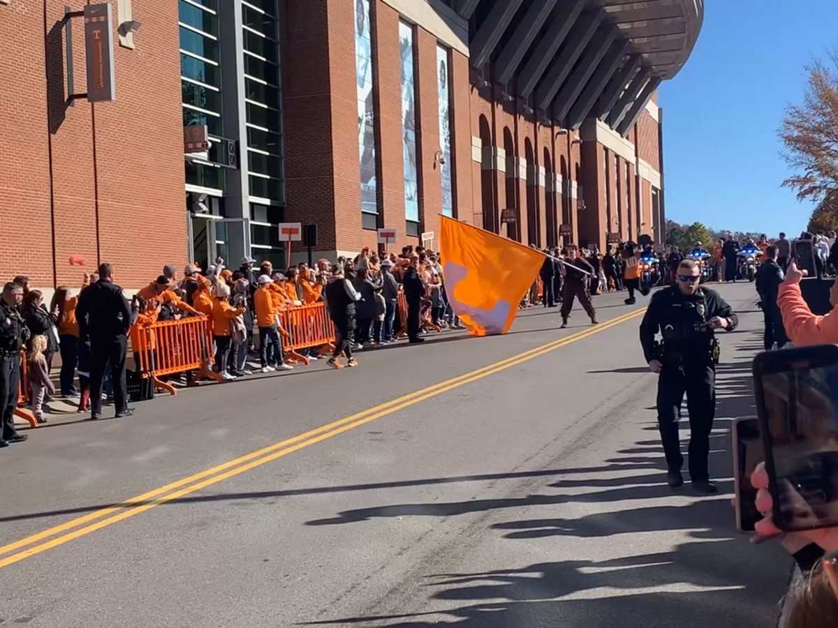 Former Dutch Fork star Thompson forgoes senior year with Vols, declares for  NFL Draft