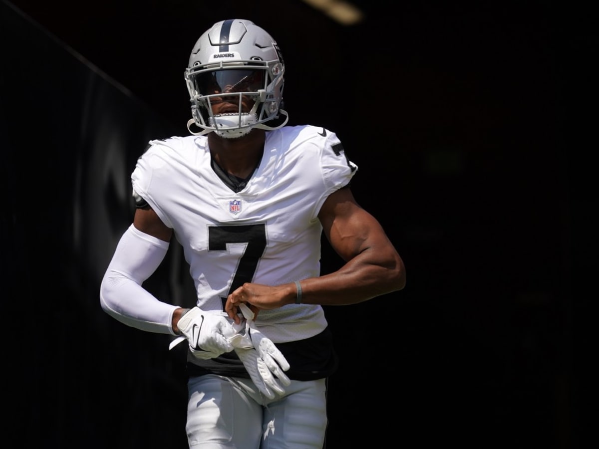 Raiders' Zay Jones reveals why he changed his jersey to No. 7