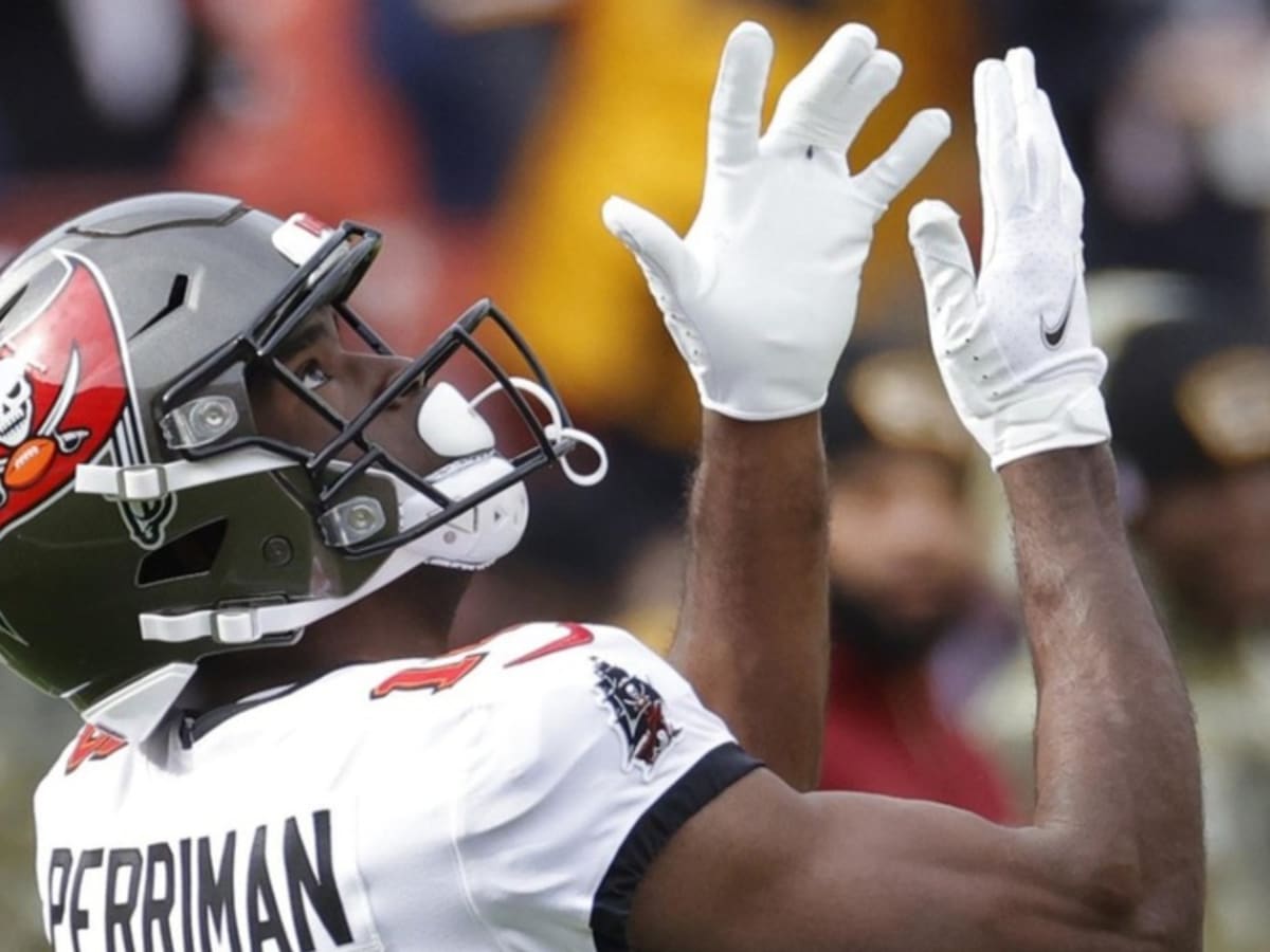 TAMPA, FL - JUL 29: Tampa Bay Buccaneers wide receiver Breshad Perriman  (16) catches a pass during the Tampa Bay Buccaneers Training Camp on July  29, 2022 at the AdventHealth Training Center