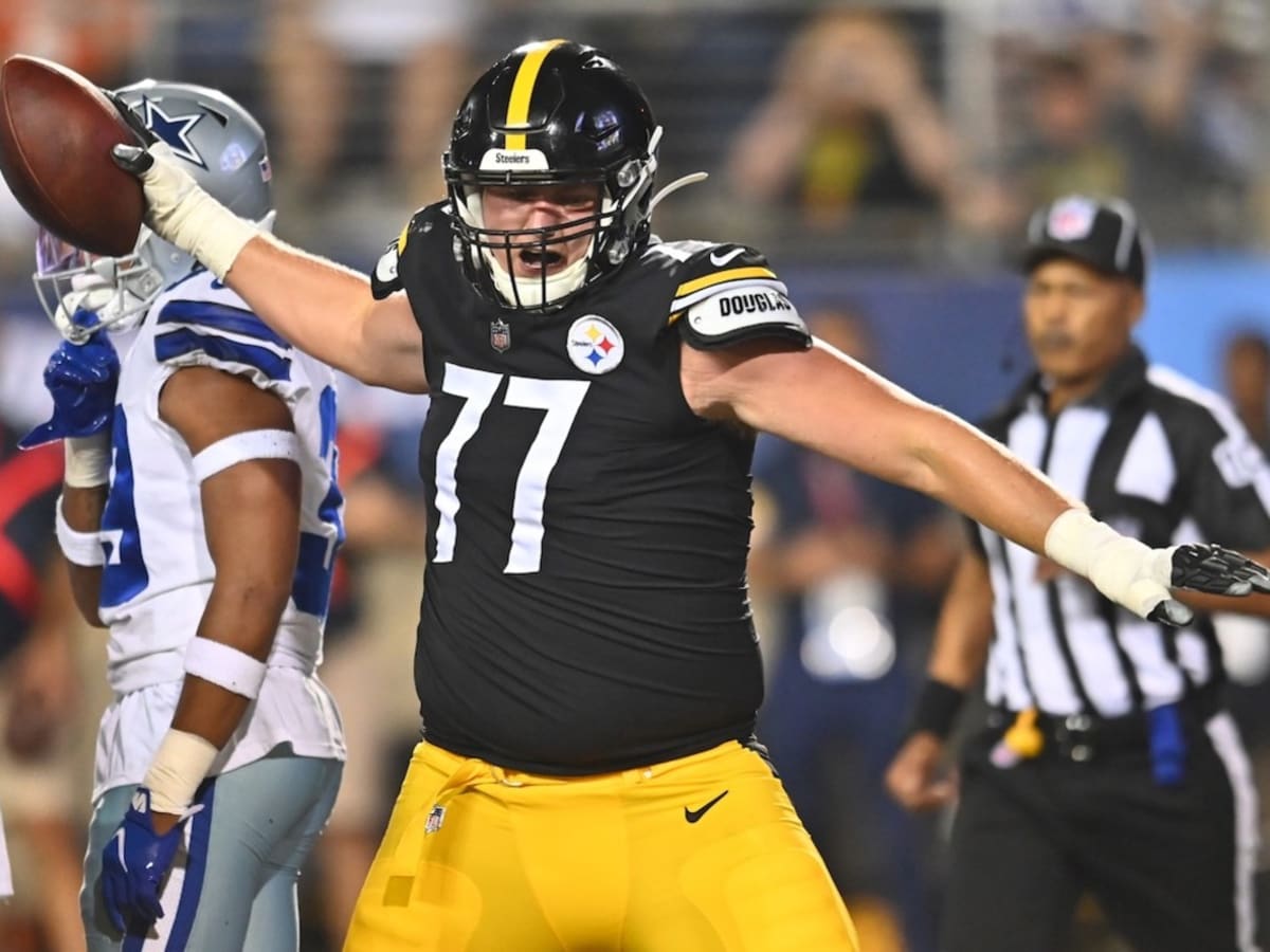 Pittsburgh Steelers guard John Leglue (77) plays in an NFL football game  against the Cleveland Browns, Monday, Jan. 3, 2022, in Pittsburgh. (AP  Photo/Don Wright Stock Photo - Alamy