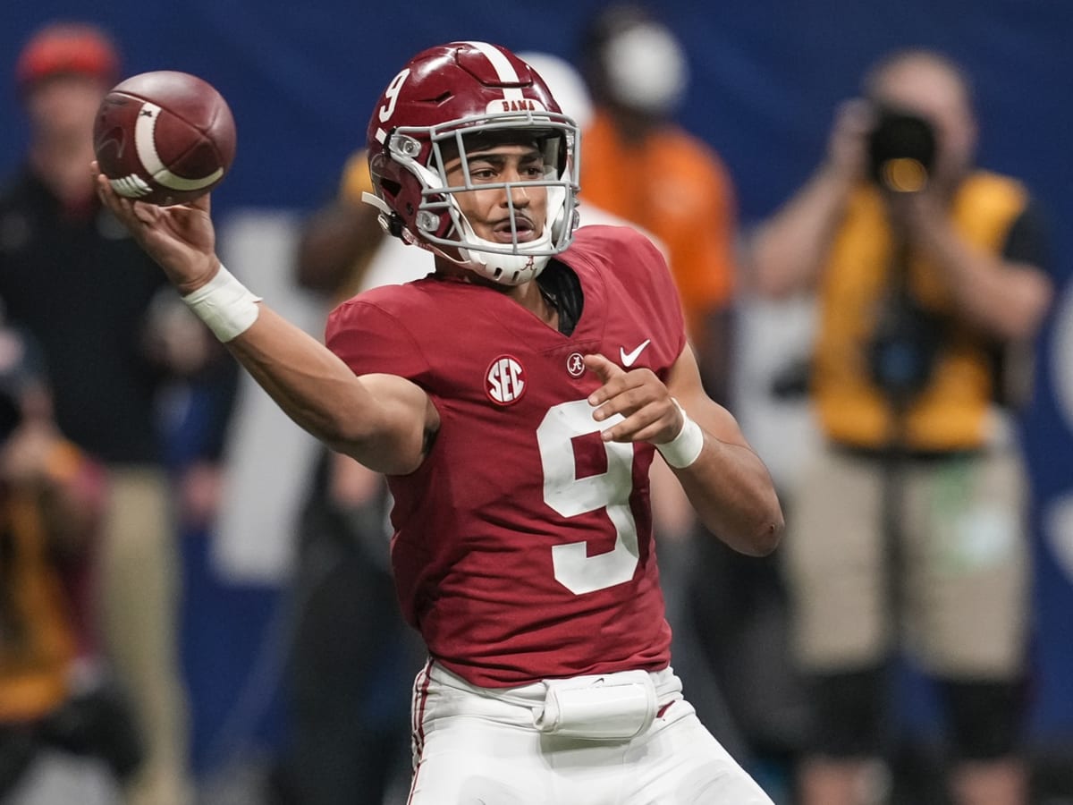 Alabama's Bryce Young Becomes First Quarterback in Team History to Win the  Heisman