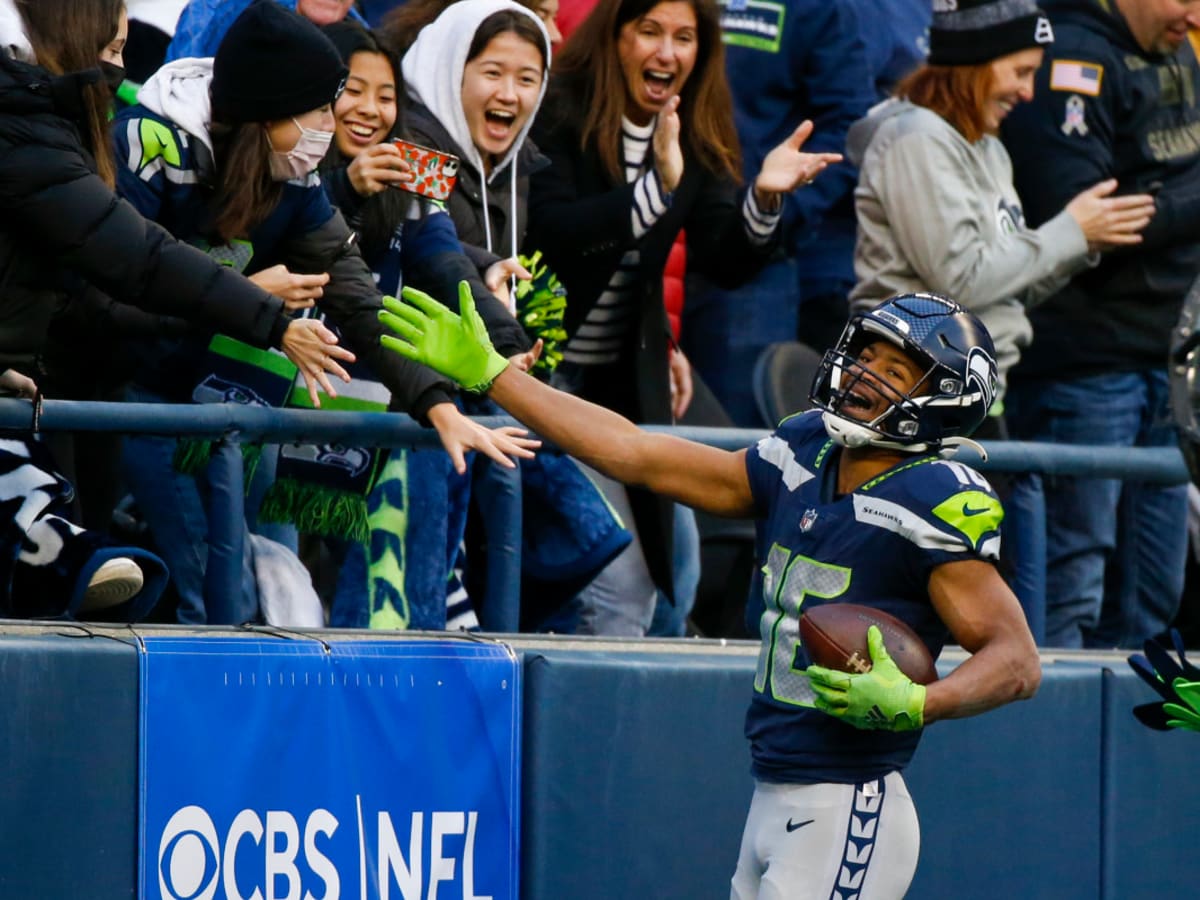 NFL's Tyler Lockett donates to Tulsa Day Center