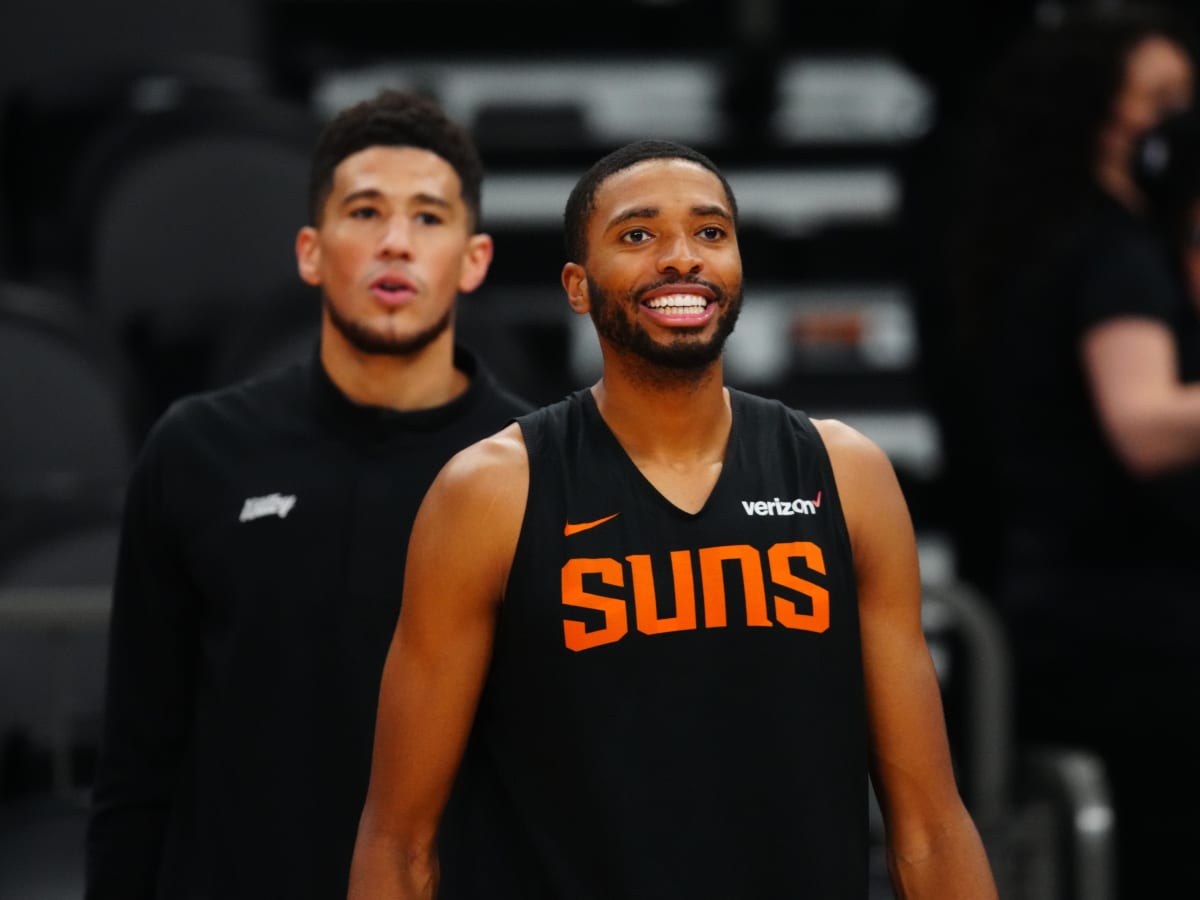 Booker, Bridges lead new-look Suns past Mavericks 106-102 – KGET 17