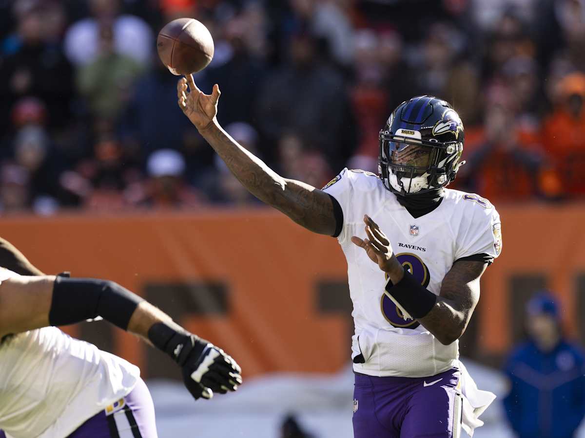 Lamar Jackson dazzles as Ravens rout winless Bengals 49-13 – The