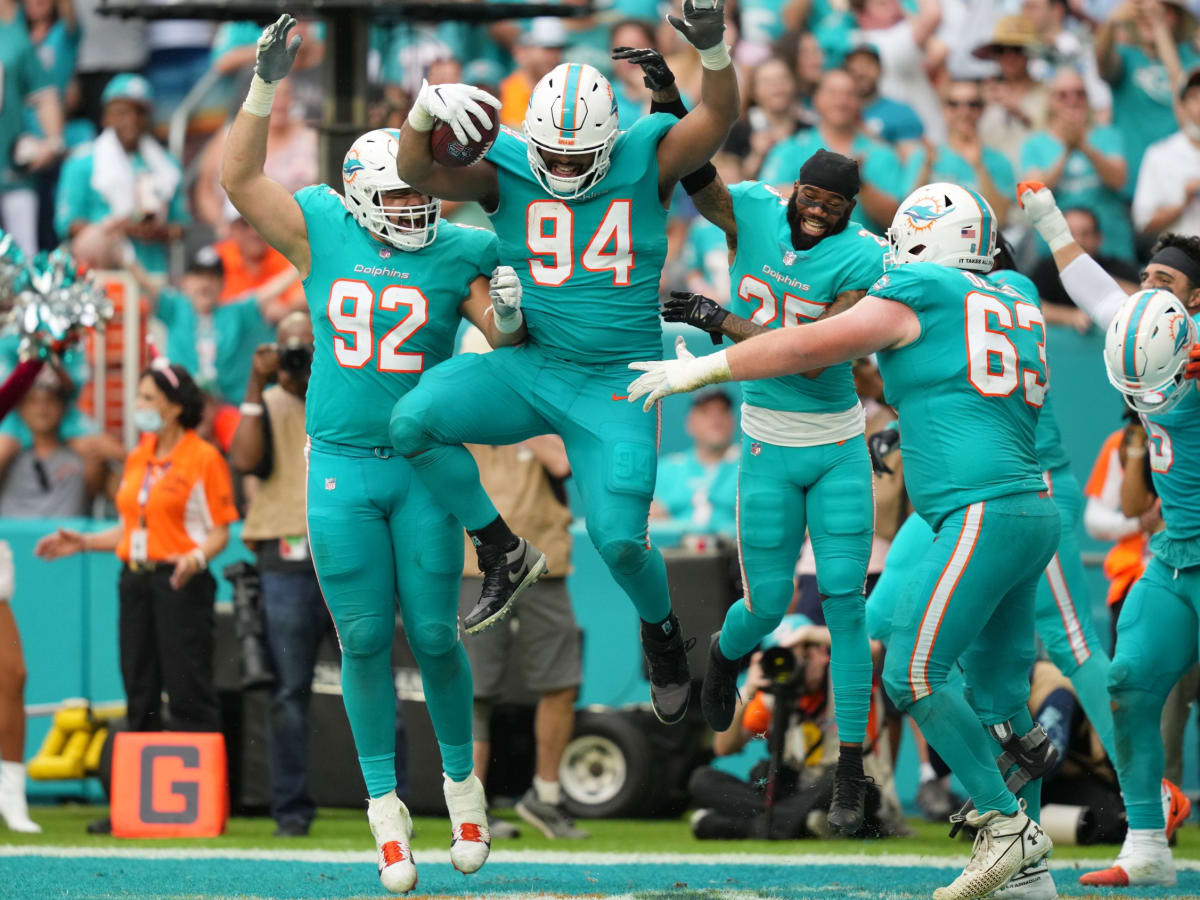 Dolphins sign seven to futures contracts for 2023 season - The