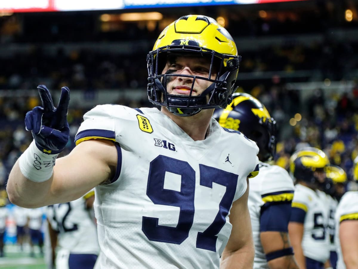 Watch: Michigan's Aidan Hutchinson runs insane cone-drill time, shows off  power at NFL combine 