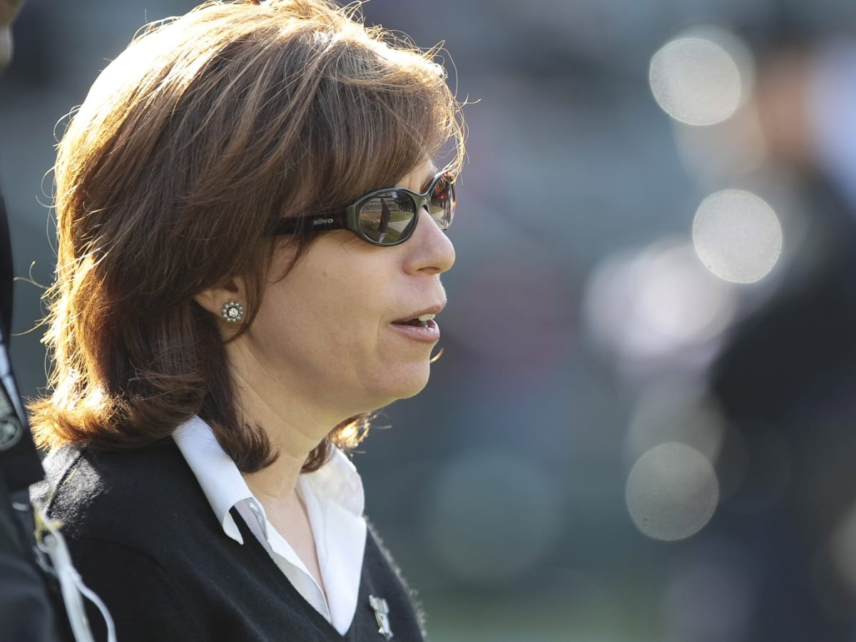 Seriously Ian, Know the History”: Fans Remember Raiders Amy Trask as First  Ever Team Runner After Questionable Tweet From Reputed Insider -  EssentiallySports