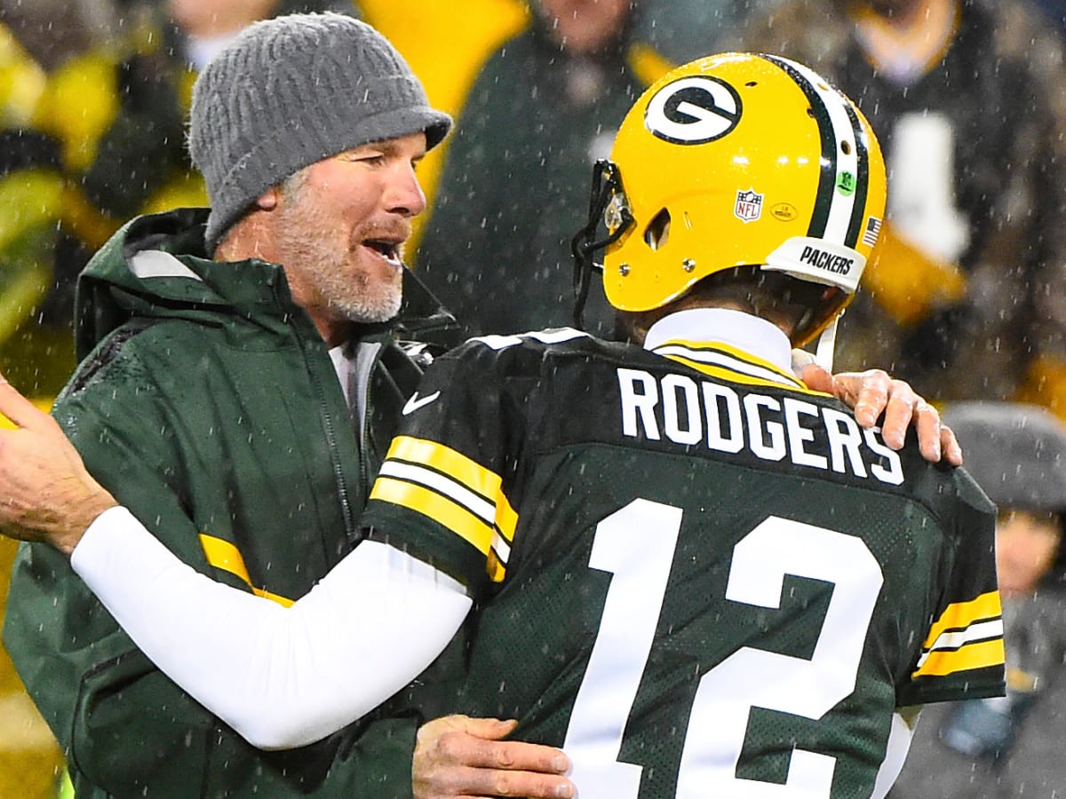 Aaron Rodgers passes Brett Favre for most touchdown passes in