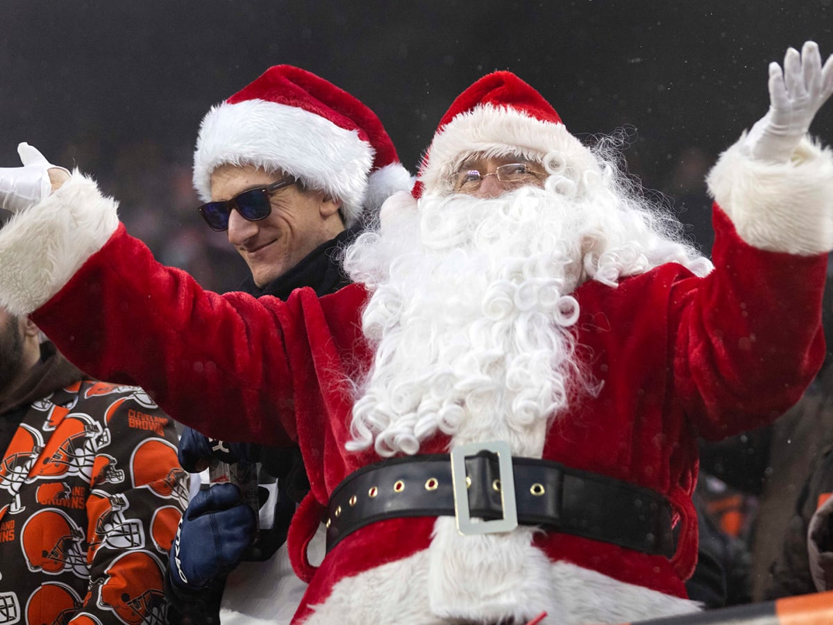 Christmas comes early in the NFL with QB gifts, the Grinch and a fan  surprise I The Rush